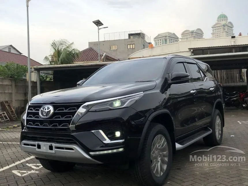 Jual Mobil Toyota Fortuner 2024 VRZ 4X2 2.8 di Jawa Barat Automatic SUV Hitam Rp 586.200.000