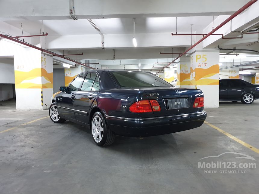 Jual Mobil Mercedes-Benz E230 1997 W210 2.3 di DKI Jakarta Manual Sedan Hitam Rp 85.000.000 ...