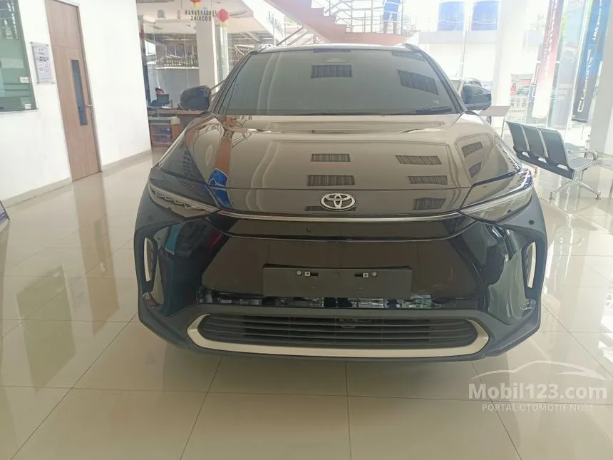 Jual Mobil Toyota BZ4X 2024 di Banten Automatic Wagon Hitam Rp 1.140.000.000