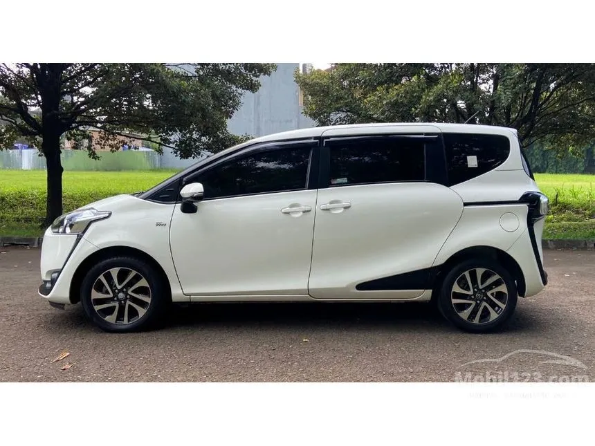 Jual Mobil Toyota Sienta 2018 V 1.5 di Jawa Barat Automatic MPV Putih Rp 159.000.000