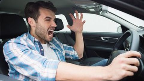 5 Reaksi yang Wajib Dilakukan Saat Ban Mobil Pecah Mendadak