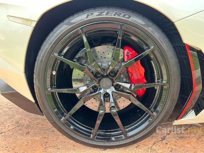 2015 Lamborghini Aventador LP700-4 Pirelli Coupe