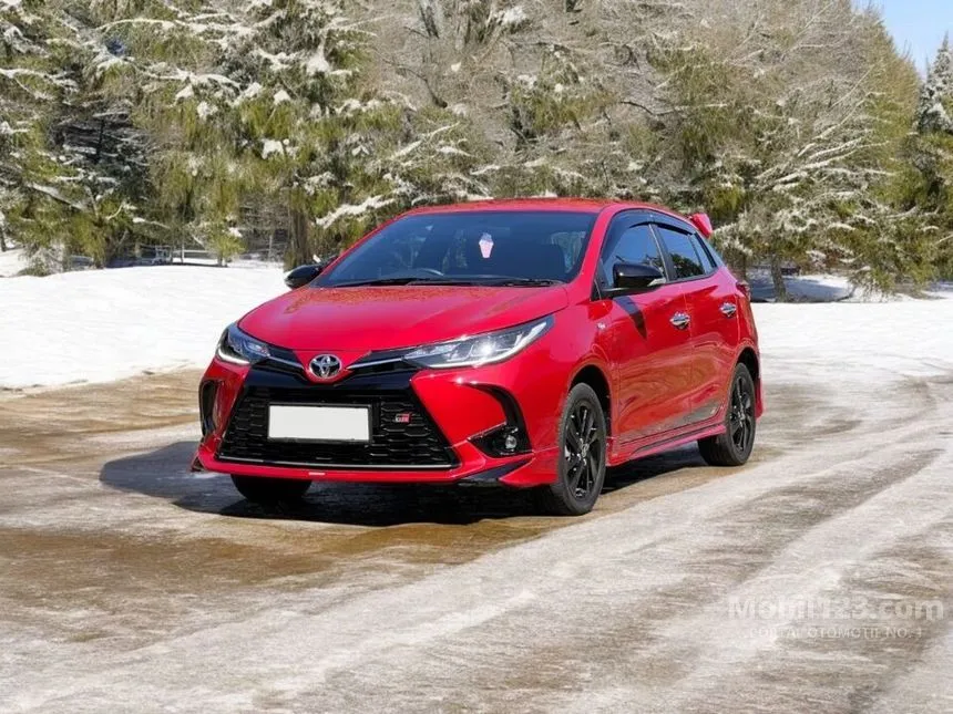 Jual Mobil Toyota Yaris 2023 S GR Sport 1.5 di Jawa Timur Automatic Hatchback Merah Rp 280.000.000