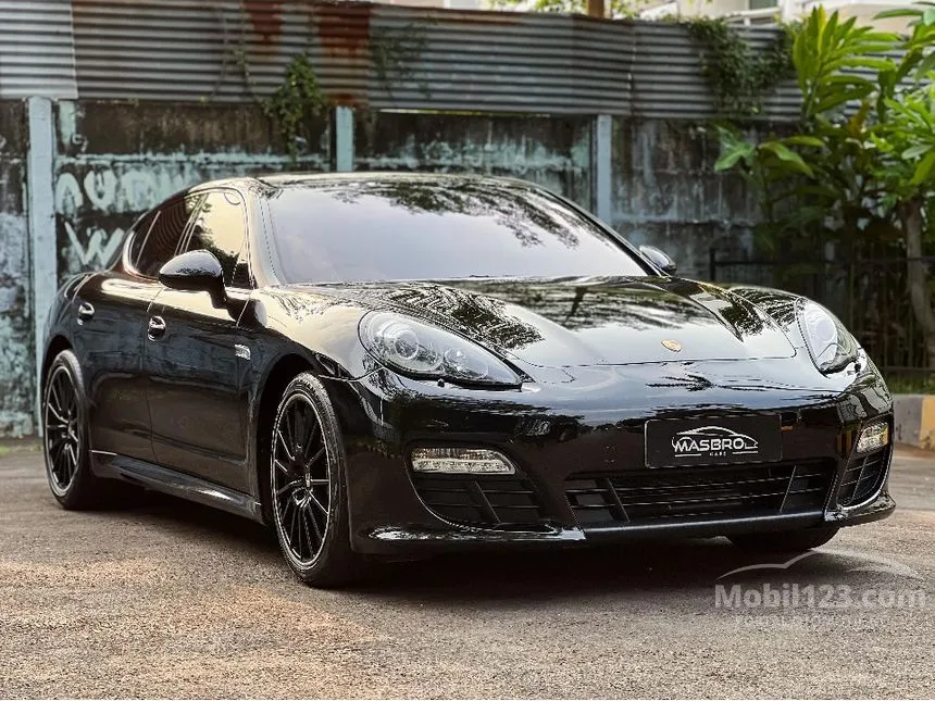 2013 Porsche Panamera Hatchback