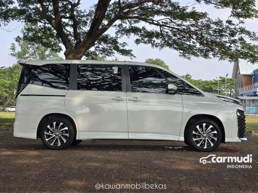 2022 Toyota Voxy Van Wagon