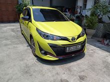 Toyota Yaris 1.5 TRD Sportivo Hatchback Automatic Tahun 2018 Kuning Metalik, KM asli rendah, Full Gress Body, Irit, Nyaman