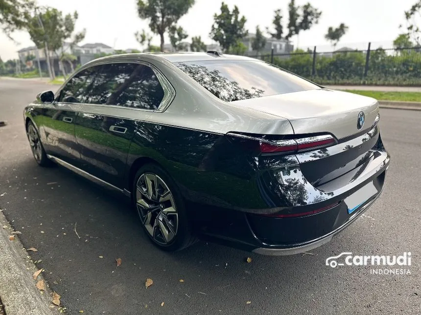 2024 BMW i7 xDrive60 Gran Lusso Sedan
