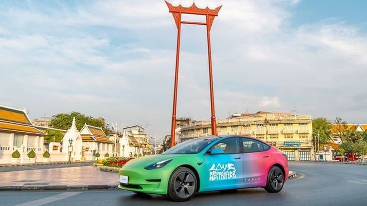 Tesla นำรถ Model 3 สีรุ้งคันแรกในเอเชียตะวันออกเฉียงใต้ จอดโชว์ทั่วกรุงเทพฯ เดือนมิ.ย.นี้