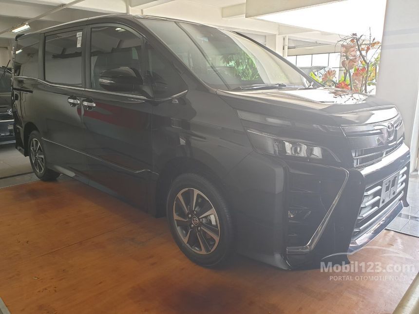 Toyota voxy 2019 фото