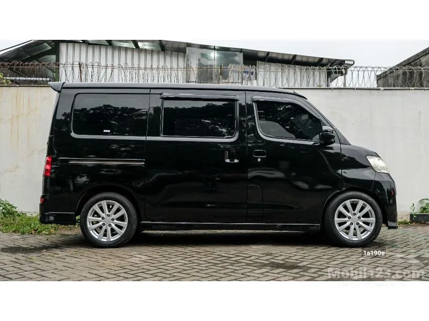 2011 Daihatsu Luxio X Van