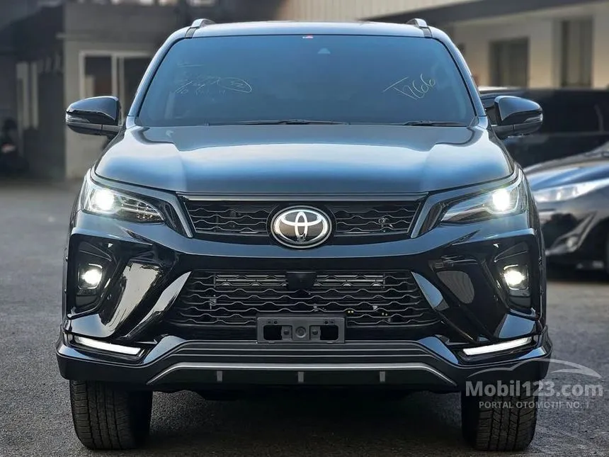 Jual Mobil Toyota Fortuner 2024 VRZ TSS GR Parts Aero Package 2.8 di Banten Automatic SUV Hitam Rp 631.700.000