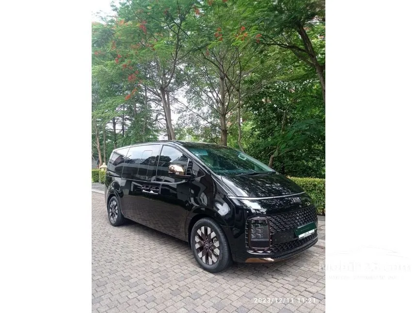 Jual Mobil Hyundai Staria 2023 Lombardi 2.2 di DKI Jakarta Automatic Wagon Hitam Rp 1.375.000.000
