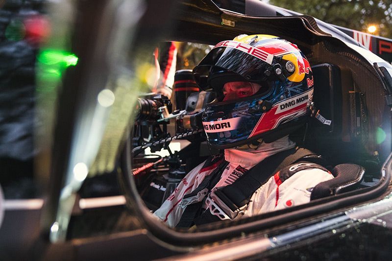 Mark Webber Keliling London Pakai Mobil Balap Le Mans 2
