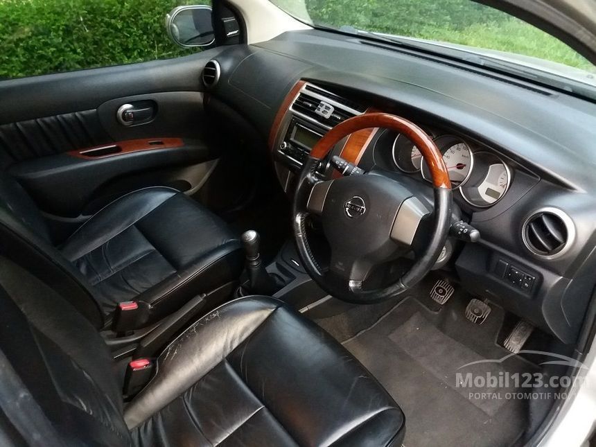 2012 Nissan Grand Livina 1.8 Ultimate MPV Minivans