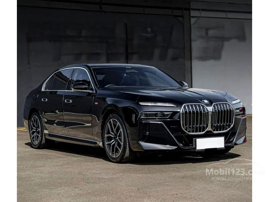 2023 BMW 735i M Sport Sedan