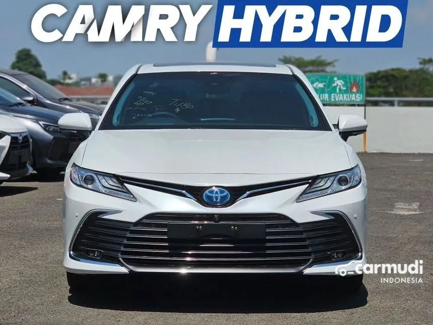 Jual Mobil Toyota Camry 2024 HV TSS 2 2.5 di Jawa Barat Automatic Sedan Putih Rp 809.000.000