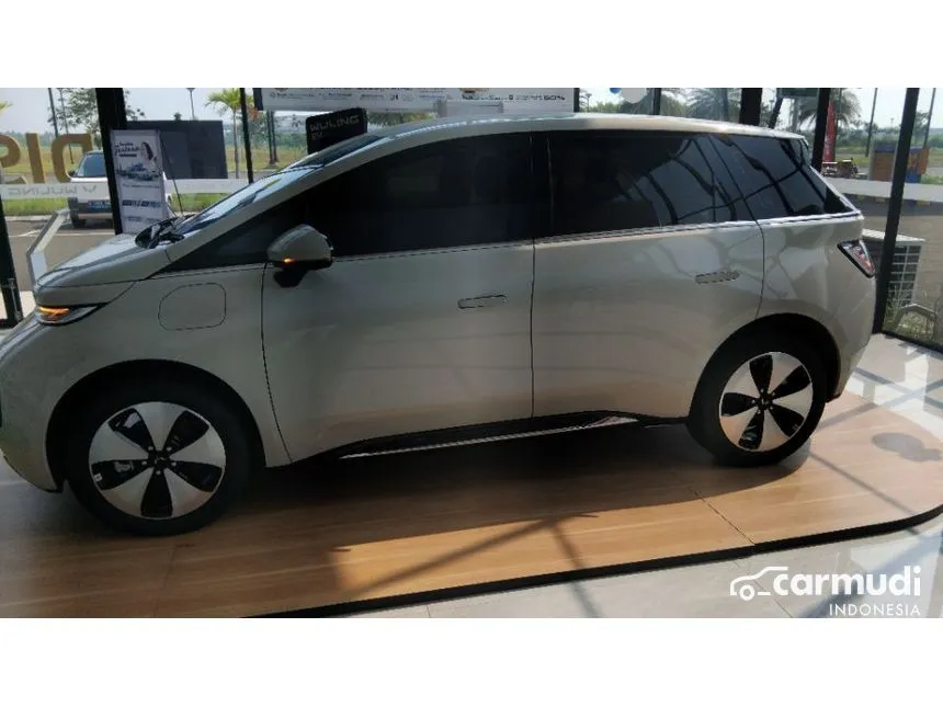 2025 Wuling Cloud EV Pro Hatchback
