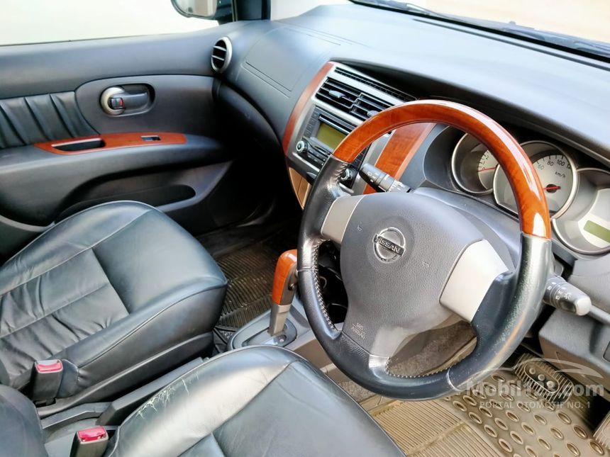 2011 Nissan Grand Livina Ultimate MPV