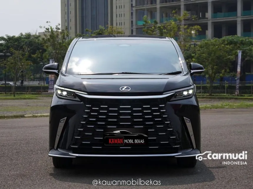 2023 Lexus LM 350h 4 Seater MPV