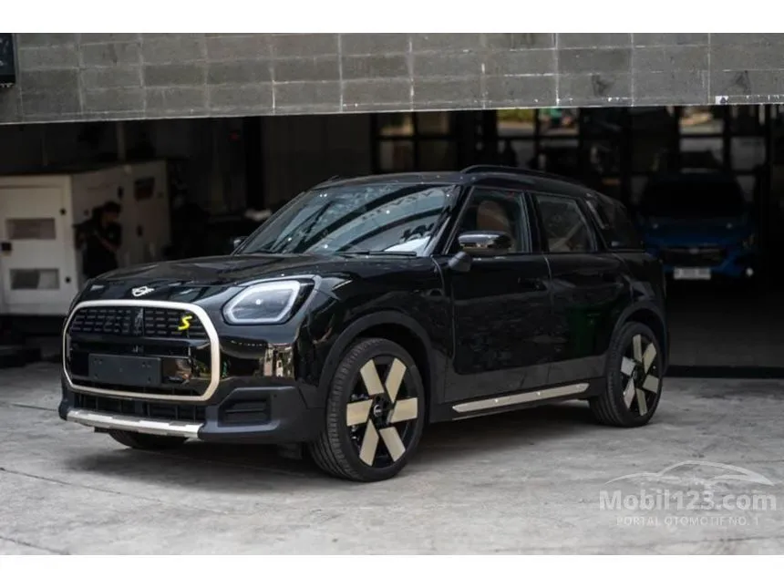Jual Mobil MINI Countryman 2024 SE ALL4 di Jawa Tengah Automatic SUV Hitam Rp 1.452.000.000