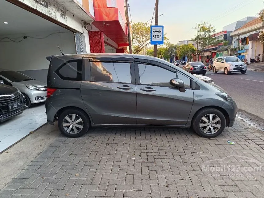 Jual Mobil Honda Freed 2011 1.5 1.5 di Jawa Timur Automatic MPV Abu