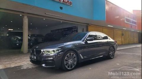 Ciri-ciri Dealer Terpercaya: Beli Mobil Bekas Dijamin Aman dan Bergaransi