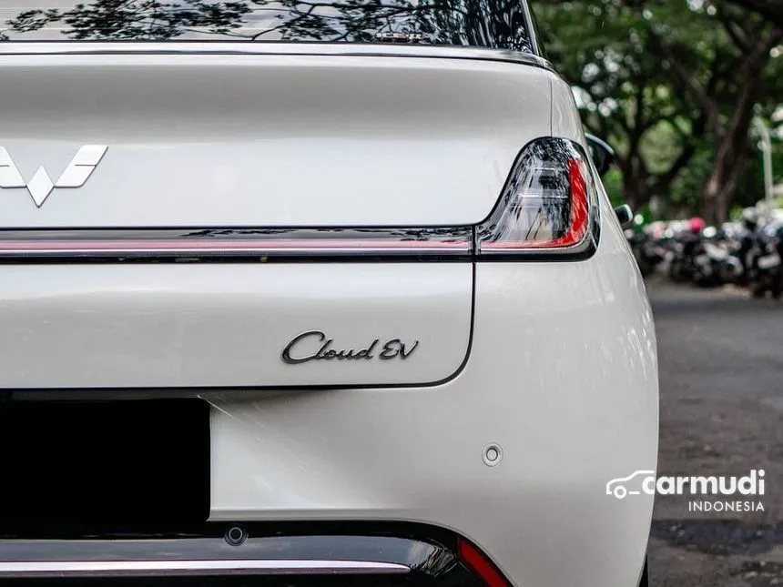 2024 Wuling Cloud EV Hatchback