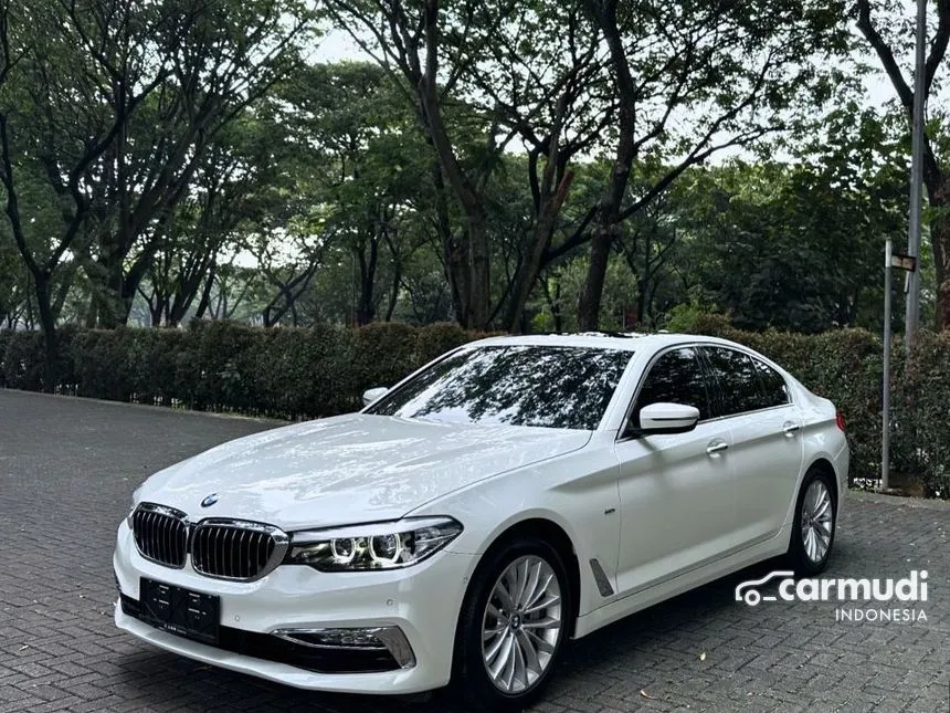 2018 BMW 530i Luxury Sedan