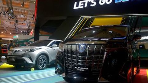 Toyota Show of Force Mobil Hybrid di Telkomsel IIMS 2019