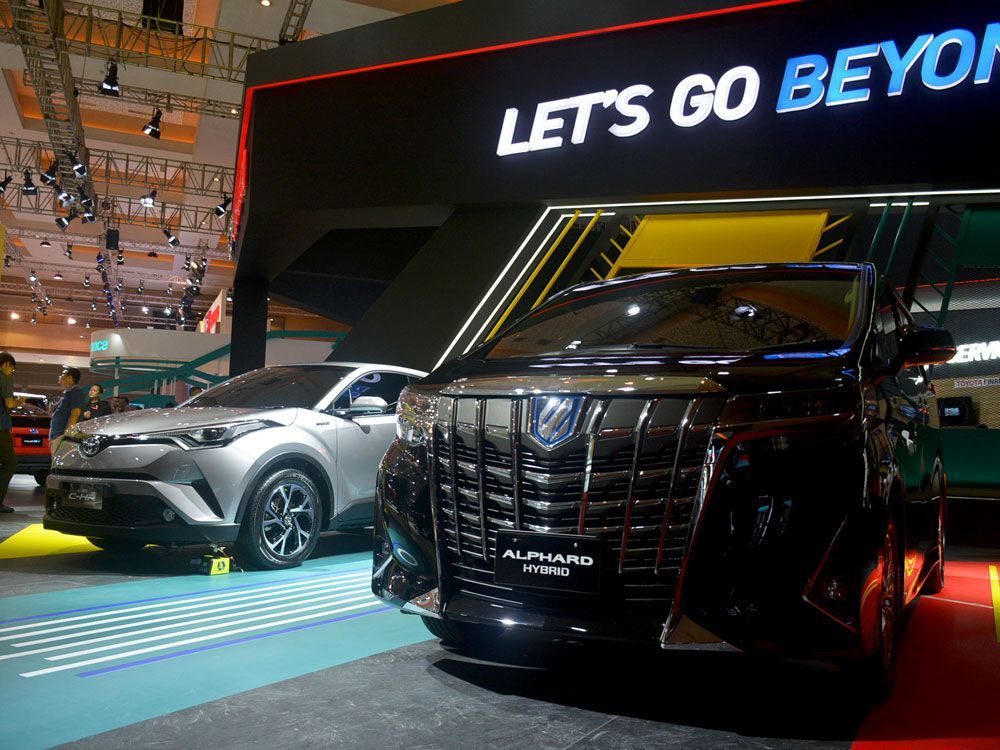 Toyota Show of Force Mobil Hybrid di Telkomsel IIMS 2019