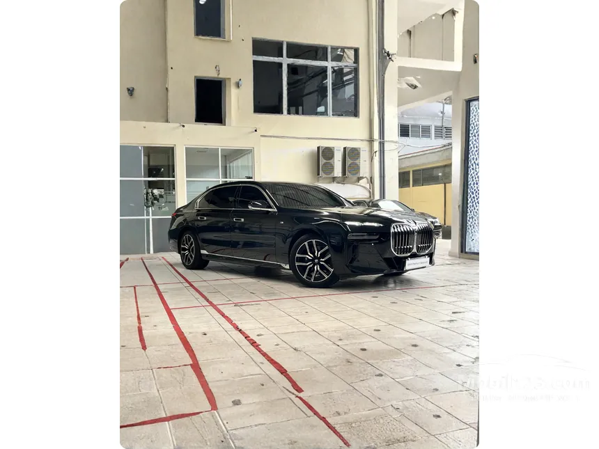 2024 BMW 735i M Sport Sedan