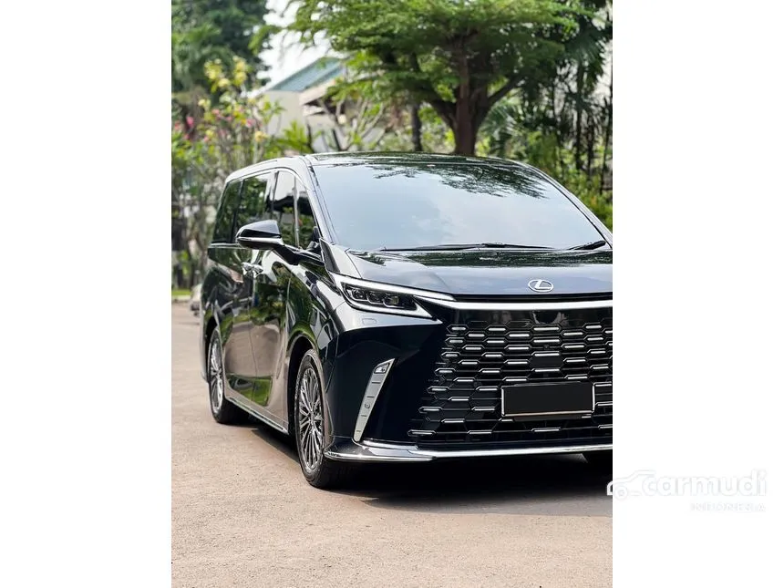 2024 Lexus LM 350h 7 Seater MPV