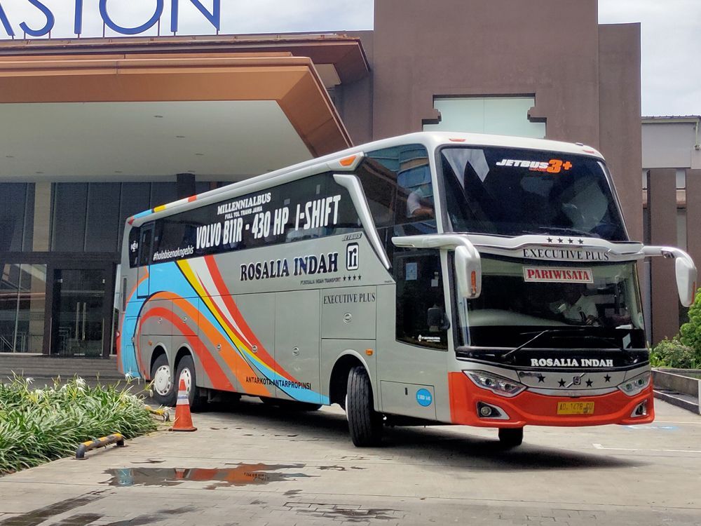 Test jadi Penumpang di Bus Premium Volvo B11R - Berita Otomotif | Mobil123