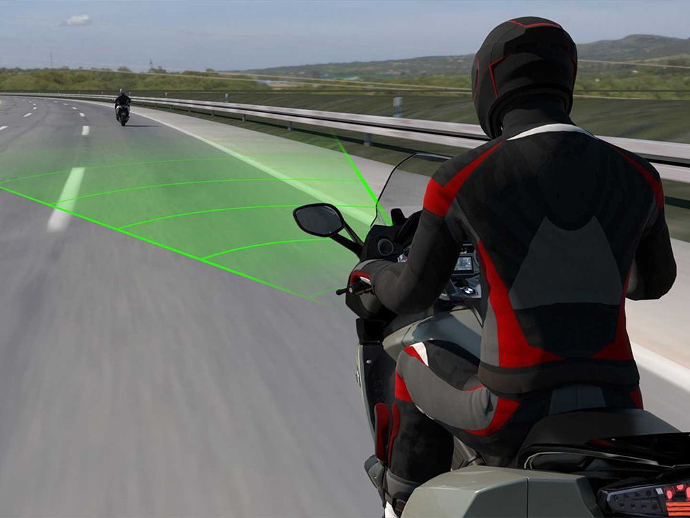 BMW Motorrad Kenalkan Sistem Cruise Control Aktif