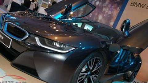 BMW i8: Sports Car Ringan dan 'Hijau'