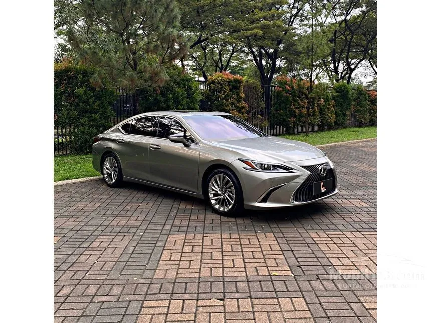 Jual Mobil Lexus ES250 2019 Ultra Luxury 2.5 di DKI Jakarta Automatic Sedan Abu