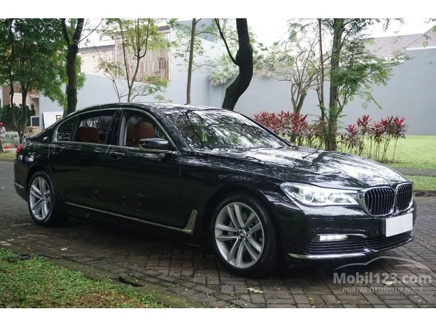 Jual Mobil BMW 730Li 2019 2.0 di DKI Jakarta Automatic Sedan Hitam Rp 679.000.000