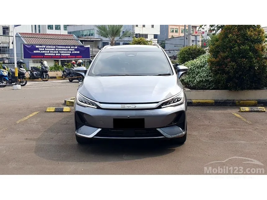2025 BYD M6 Superior Captain 6 Seater MPV