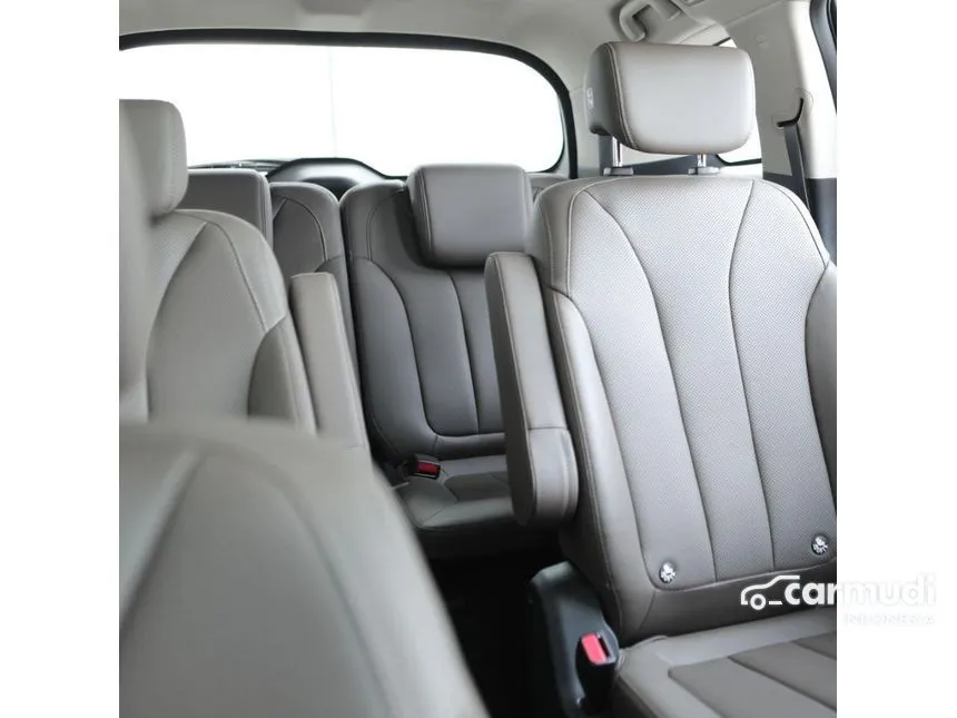 2025 BYD M6 Superior Captain 6-seater MPV