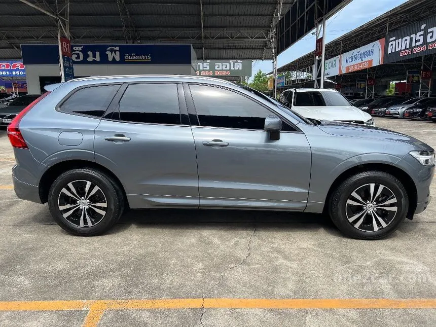 2018 Volvo XC60 T8 Momentum SUV