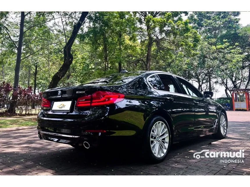 2018 BMW 530i Luxury Sedan