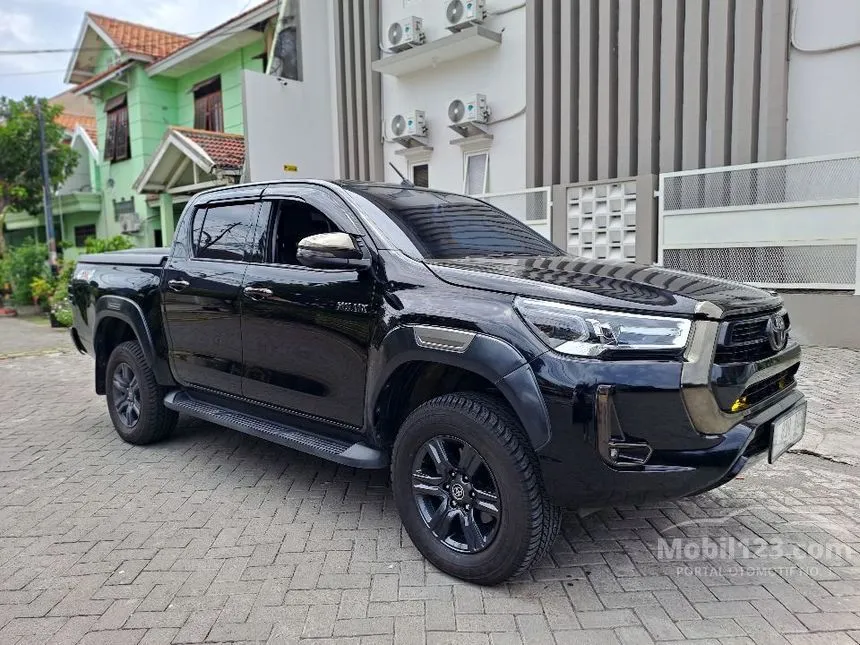 Jual Mobil Toyota Hilux 2023 V Double Cab 4X4 2.4 di Jawa Timur Automatic Pickup Hitam Rp 485.000.000