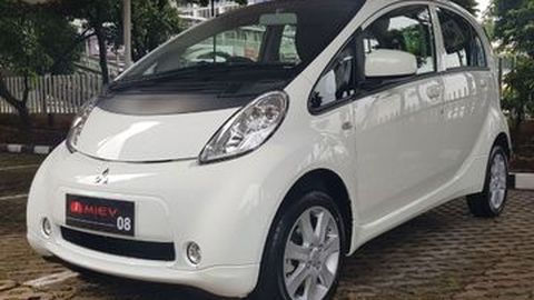 Mitsubishi Berikan 10 Mobil Listrik untuk Pemerintah Indonesia