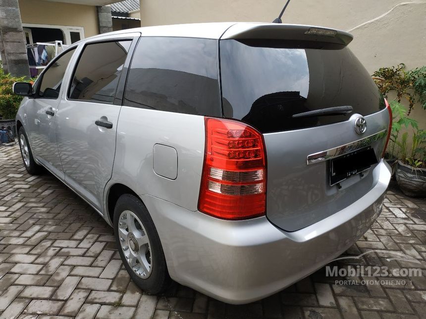 Jual Mobil  Toyota  Wish  2004 ZNE10 1 8 di Jawa Timur 