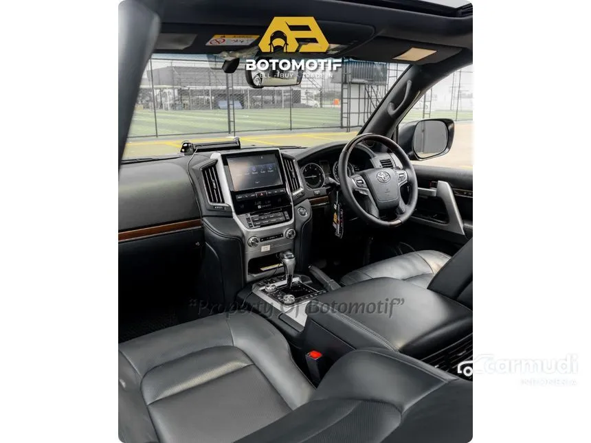 2017 Toyota Land Cruiser 200 VX-R SUV