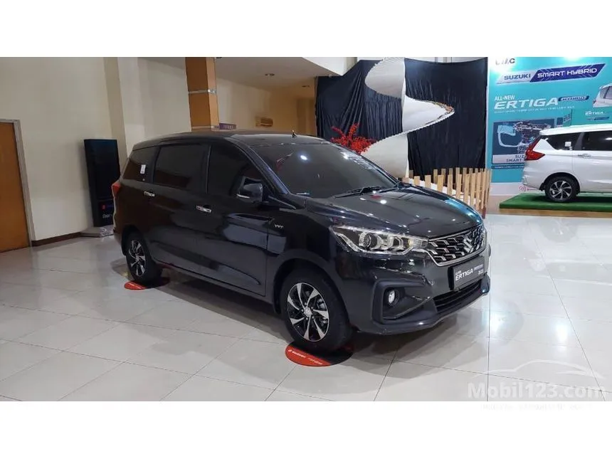 Jual Mobil Suzuki Ertiga 2023 GX Hybrid 1.5 di Jawa Timur Automatic MPV Hitam Rp 180.000.000