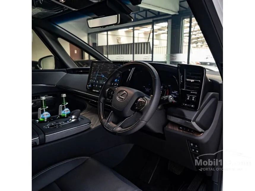 2023 Lexus LM350h Van Wagon