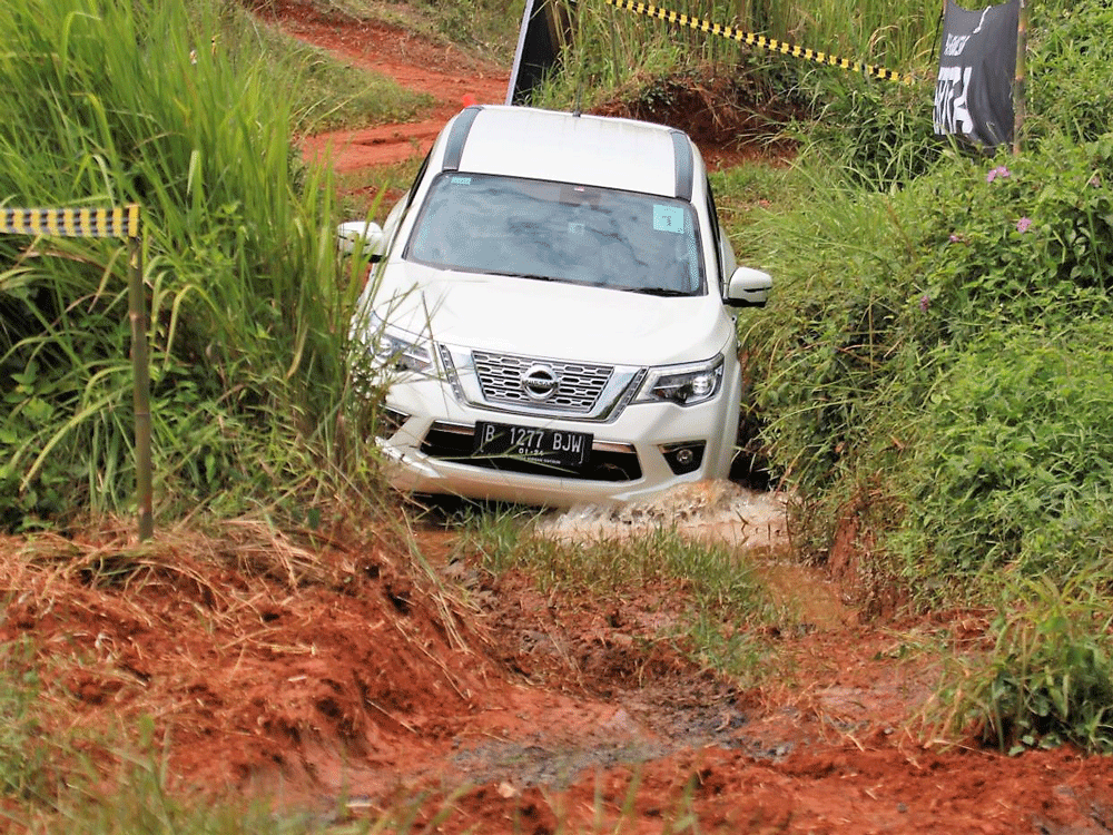 Test Drive Nissan Terra: SUV Canggih yang Tak Sungkan Diajak Off-Road