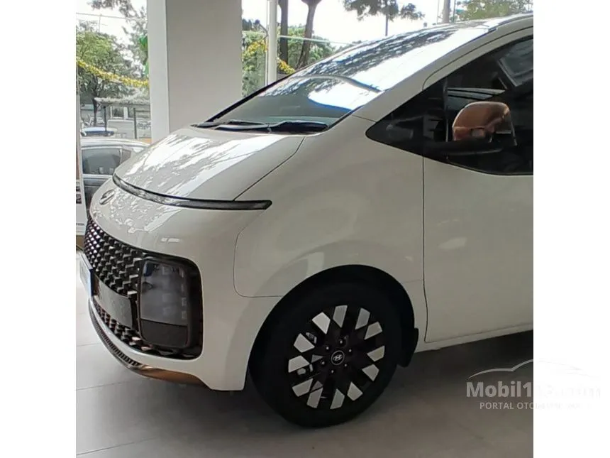 Jual Mobil Hyundai Staria 2024 Signature 7 2.2 di Banten Automatic Wagon Putih Rp 1.060.500.000