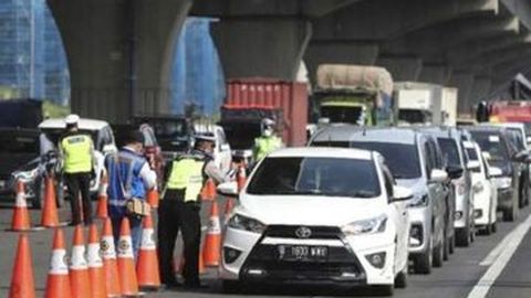 Pergerakan Manusia di Jawa Barat Terus Ditekan